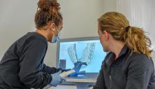 刚刚抵达费城的新牙矫直服务