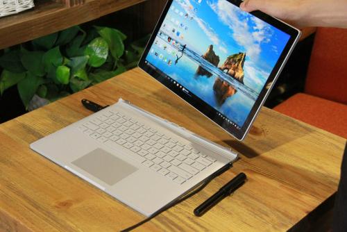 微软推出使用16小时电池的Surface Book i711月推出售价为2399美元